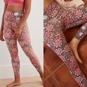 Aerie Chill Play Move Brown Pink Daisy Floral Hi Rise Leggings Size Medium